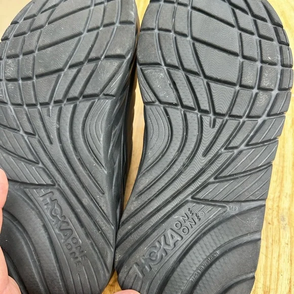 Hoka One Sandles / Flip Flops, men’s size 9.   Awesome with low use. - Picture 5 of 6
